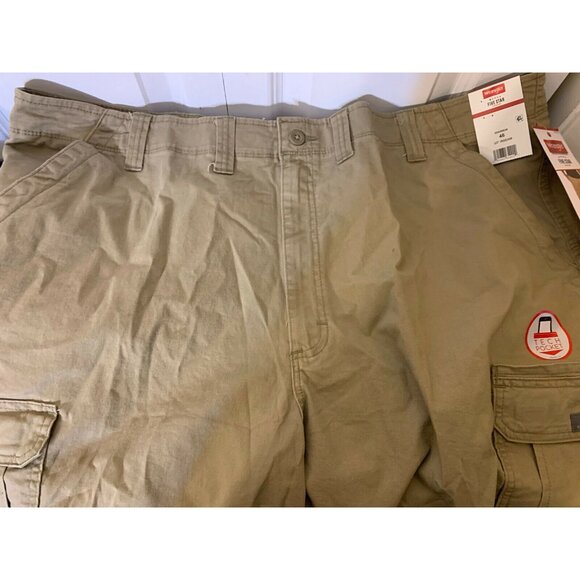 New Wrangler FLEX‎ Cargo Short Men’s Sz 46 Khaki Relaxed Tech Pocket NWT - Picture 3 of 8